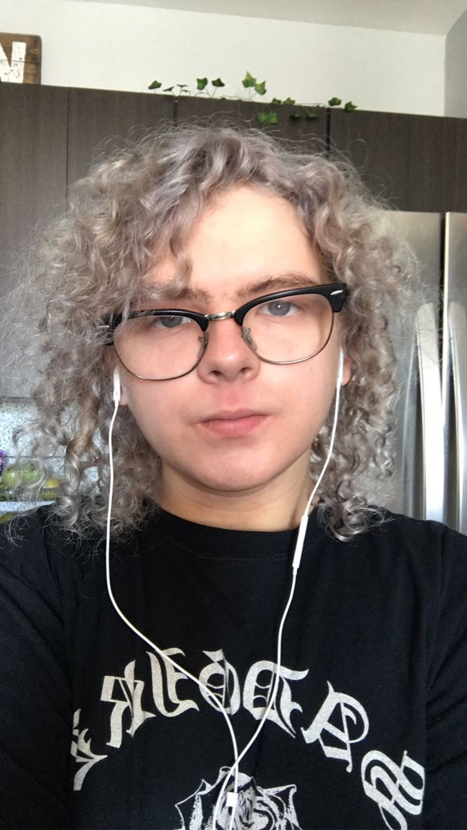 Sanjuniperrro's tweet photo. 2020 vs 2024, I look so much happier and myself. The first pic is 2 months before i started hrt https://t.co/vrYi1mHPhf