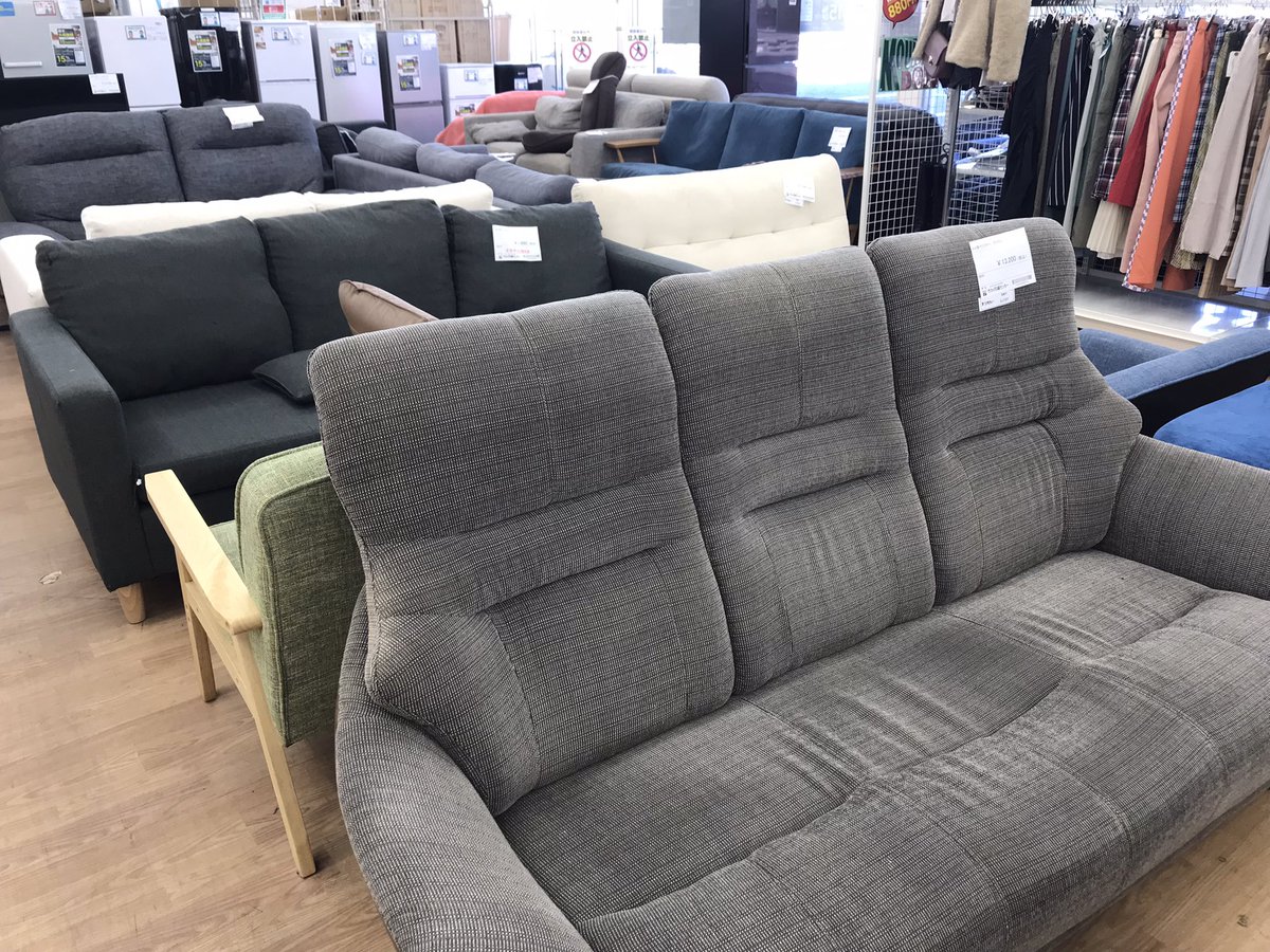 リユースのサカイ春日部店です🐼 ソファーや食器棚が入荷しました