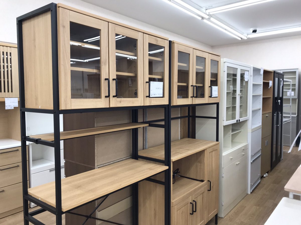 リユースのサカイ春日部店です🐼 ソファーや食器棚が入荷しました