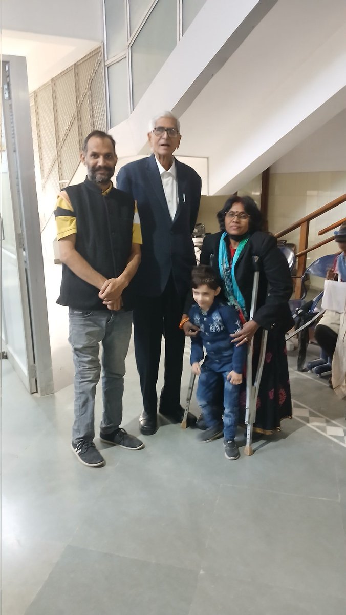 हमारे आदर्श एवं भगवान महावीर के अवतार पदम श्री ##D.R मेहता जी से आज मुलाकात करके हमें बहुत खुशी हो रही है। यही हमारी ताकत है।ईश्वर की कृपा रही तो जयपुर में भी दिव्यांग मंदिर के फूलों से उत्पादन बनाना चालू करेंगे और पर्यावरण बचाएंगे।
<a href="/PremBhandariNYC/">Prem-Bhandari</a> <a href="/jaipurfoot2/">jaipurfoot</a>