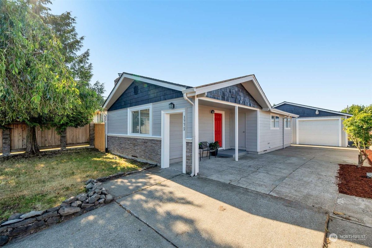 leonharper01's tweet photo. 1772 S 44th ST, Tacoma, WA 98418 just hit the market!
Take a look at this awesome space: https://t.co/KGesigDTuv https://t.co/egp34bxicH