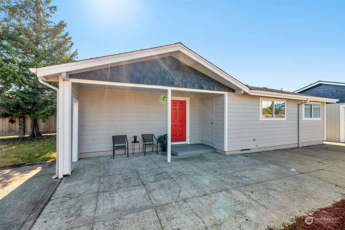 leonharper01's tweet photo. 1772 S 44th ST, Tacoma, WA 98418 just hit the market!
Take a look at this awesome space: https://t.co/KGesigDTuv https://t.co/egp34bxicH