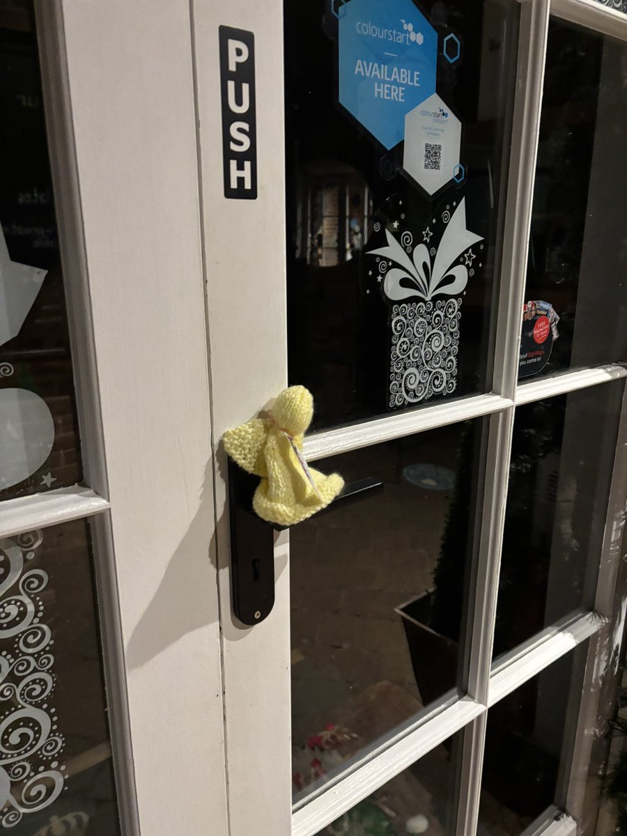 DavMethodist's tweet photo. 630 knitted Christmas angels have flown this morning around Daventry spreading the love of Christmas. 
If you found one we do hope it brightens your day and you know that you are loved. 
#Christmas angel #daventry https://t.co/j8JmVmEkK1