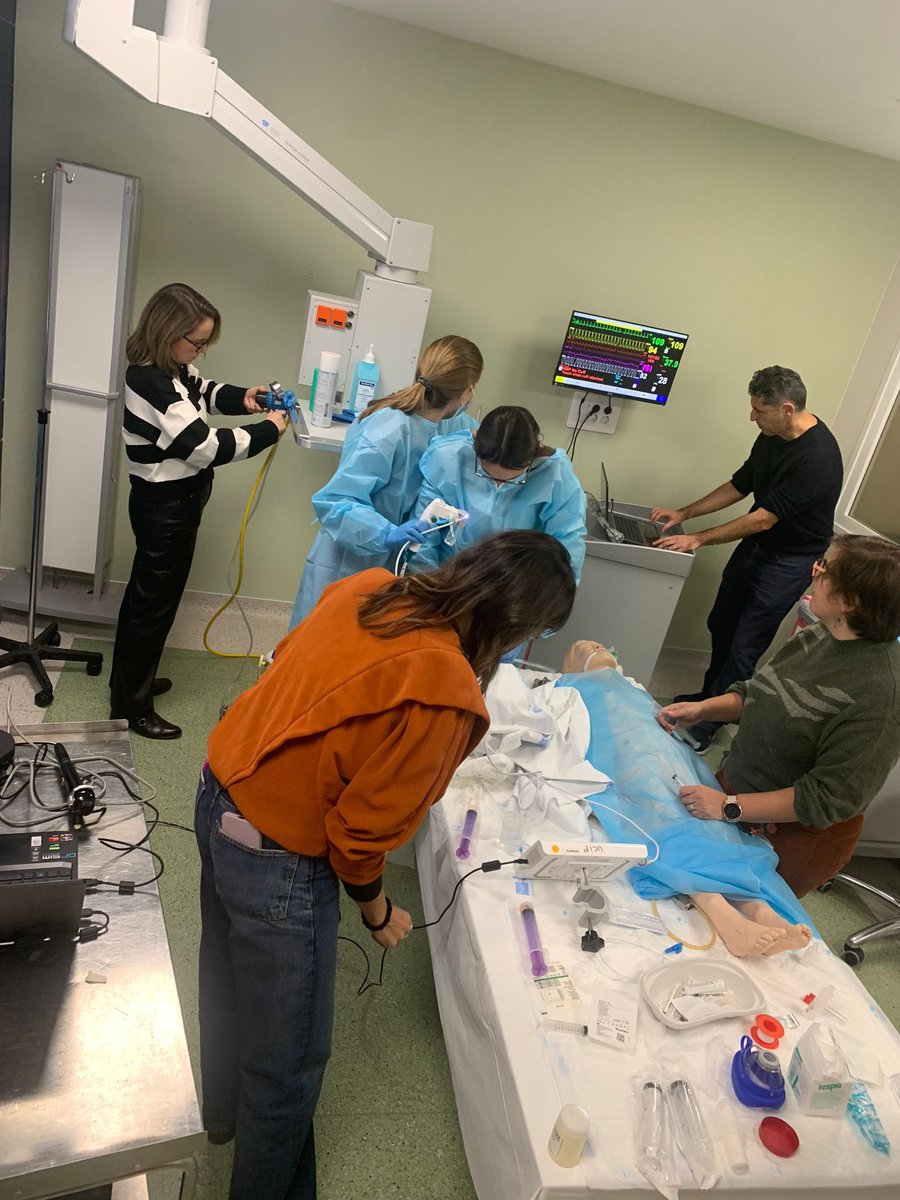 Simulación UCIP HGUGM (@simpeduci) on Twitter photo Porque creemos que siempre hay que ir mejorando nuestras competencias 🤓 se ha realizado el 1️⃣Curso Interno de Fibrobroncospia pediátrica, con una superorganización multidisciplinar 👭🧑🤝🧑por <a href="/UCIP_HGUGM/">UCI Pediátrica H. G. U. Gregorio Marañón</a>, cirugíaped, anestesiaped y neumo y por supuesto con #simulación Porque creemos que siempre hay que ir mejorando nuestras competencias 🤓 se ha realizado el 1️⃣Curso Interno de Fibrobroncospia pediátrica, con una superorganización multidisciplinar 👭🧑🤝🧑por <a href="/UCIP_HGUGM/">UCI Pediátrica H. G. U. Gregorio Marañón</a>, cirugíaped, anestesiaped y neumo y por supuesto con #simulación
