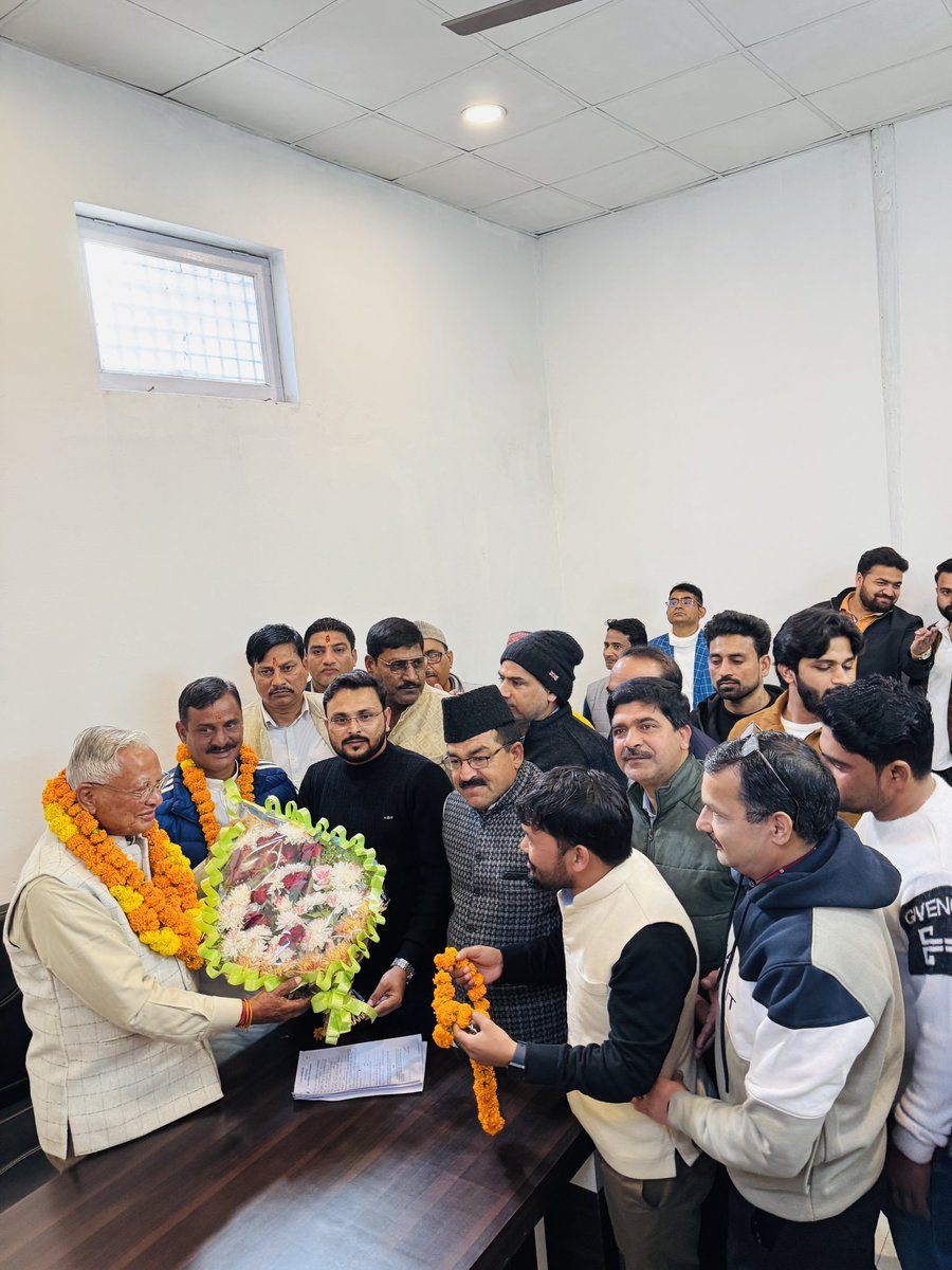 FaizulHaqueAdv's tweet photo. रामनगर का बेटा और एक ज़िमेदार नागरिक वा साथ ही कांग्रेस का एक सच्चा सिपाही रहा हूँ छात्र जीवन से ही और बहुत सी जिम्मदारिया जो NSUI में रहते हुए जिनका मैंने निर्वहन किया , फिर यूथ कांग्रेस का सफ़र बहुत यादगार रहा और और कांग्रेस एक विचारधारा जो देश के करोड़ो युवाओ को प्रभावित करता https://t.co/Wt6D7A6aNj