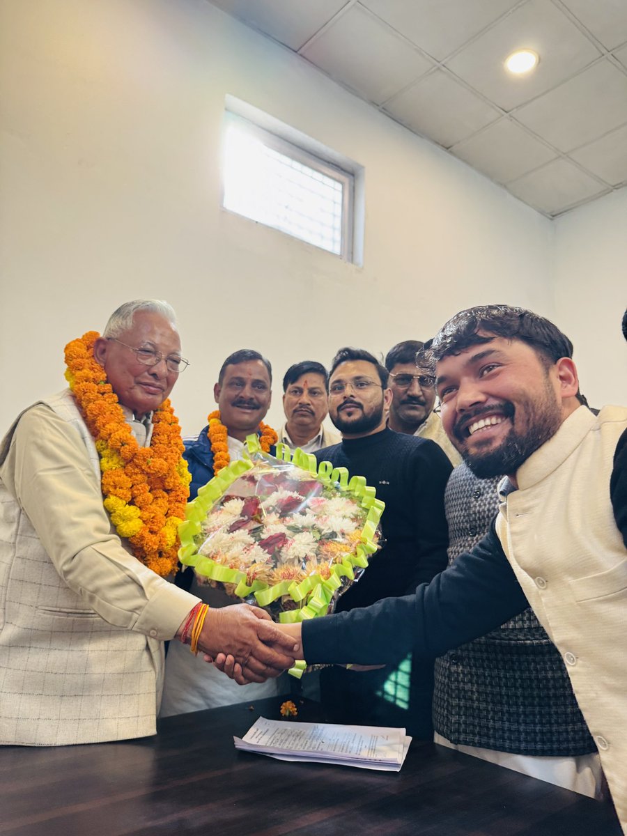 FaizulHaqueAdv's tweet photo. रामनगर का बेटा और एक ज़िमेदार नागरिक वा साथ ही कांग्रेस का एक सच्चा सिपाही रहा हूँ छात्र जीवन से ही और बहुत सी जिम्मदारिया जो NSUI में रहते हुए जिनका मैंने निर्वहन किया , फिर यूथ कांग्रेस का सफ़र बहुत यादगार रहा और और कांग्रेस एक विचारधारा जो देश के करोड़ो युवाओ को प्रभावित करता https://t.co/Wt6D7A6aNj