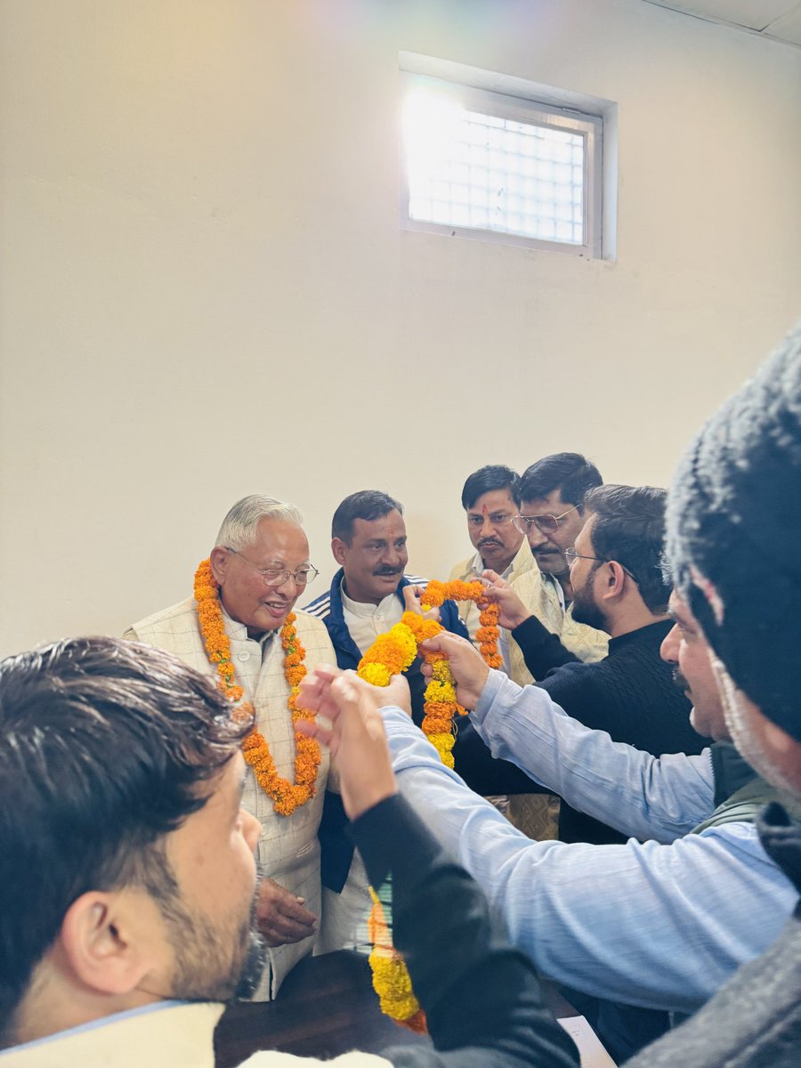 FaizulHaqueAdv's tweet photo. है मुझे भी उसका हिस्सा बनने का मौका मिला और अपने कर्तव्यों और दायित्वों को मैंने पूर्व निष्ठा और ईमानदारी से निर्वहन किया।इसी क्रम में आज पार्टी का कार्यकर्ता होने के नाते आज रामनगर नगरपालिका से अध्यक्ष पद के लिए श्री कुंजवाल जी , प्रभारी कांग्रेस के समक्ष अपनी दावेदारी की। https://t.co/MiSw9VGJJt