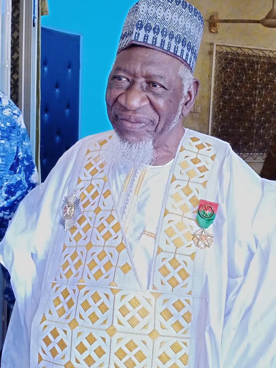 C'est avec consternation que j'ai appris le rappel à Dieu, ce lundi 16 décembre 2024, de El Hadj Dianguinaba BARRO, opérateur économique de notre pays et président d'honneur de la Chambre de commerce et d'industrie du Burkina Faso.
En cette douloureuse circonstance, je m'incline