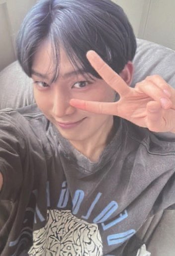 enhacake's tweet photo. SUNOO LOOKS SO SOFT, WARM AND CUDDLY 🥹 https://t.co/pFK8ExpyMh