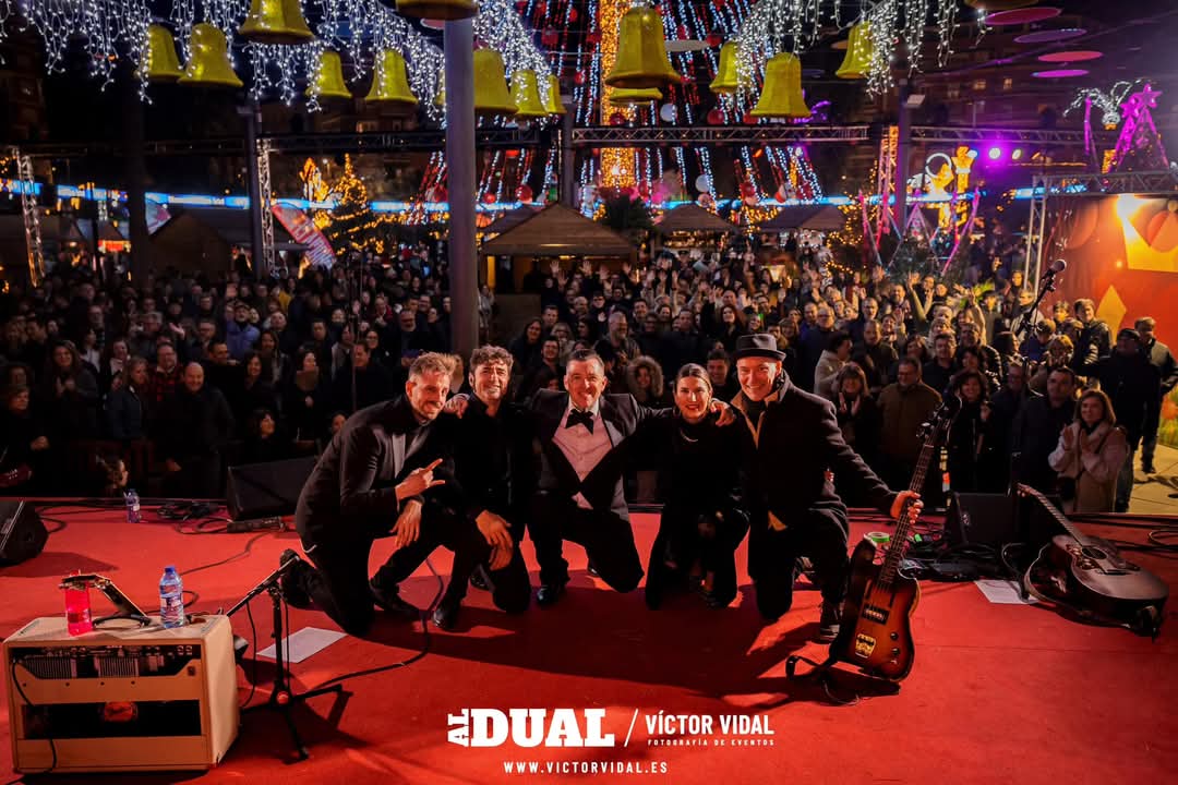 Increíble noche la vivida este pasado Sábado en el Gran Árbol de Navidad. Gracias al Ayuntamiento de Murcia y gracias al calor del público que nos hizo atenuar la gélida temperatura que se sentía sobre el escenario.

Feliz Navidad a Tod@s!! ❤️‍🔥🌲

#AlDual #vacasmanagement #rock