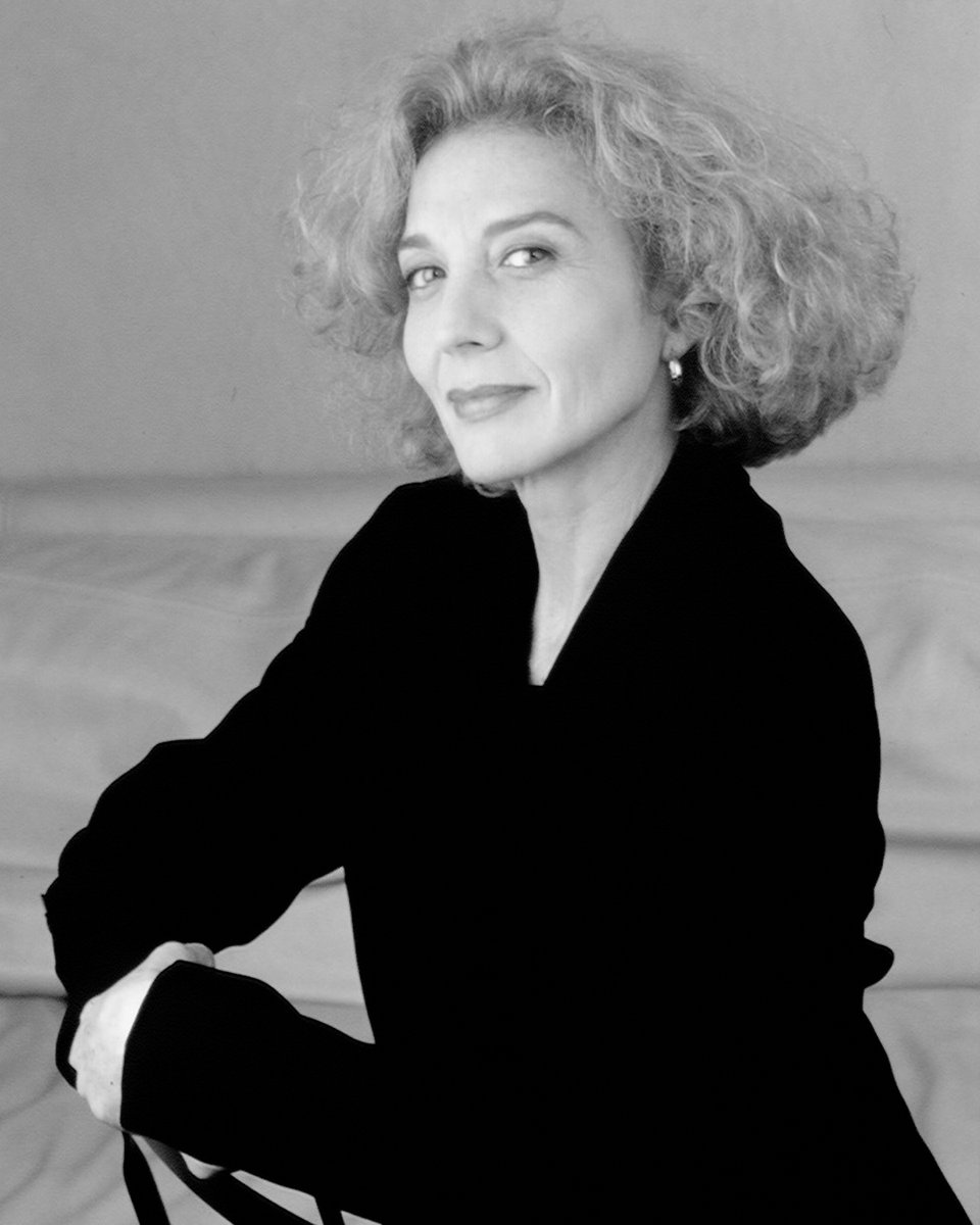 La Academia de Cine ha confirmado que la actriz Marisa Paredes ha muerto a los 78 años 💔 Chica Almodóvar desde los años 80, y considerada una de las actrices más importantes de su generación, actuó en más de 75 películas, 80 series y en una decena de obras de teatro. D.E.P.