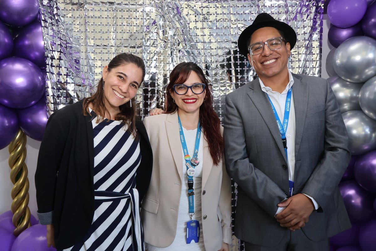 danieloiza's tweet photo. En ACNUR El Salvador, dos colegas de mi unidad transforman desafíos en oportunidades💪. Andrea (izq.) impulsa medios de vida, construyendo dignidad 💼; Irene (centro) abre caminos educativos, permitiendo nuevos horizontes 📚. Dos profesionales convirtiendo esperanza en realidad. https://t.co/JGS5AJa97o
