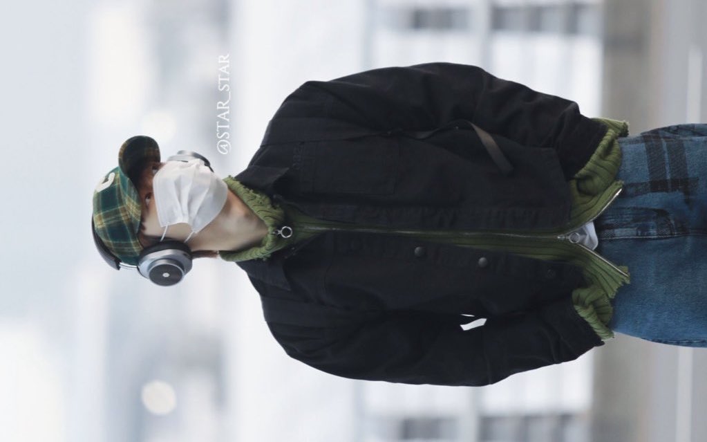 131isbest's tweet photo. 어째서 공항이 이 남자의 사복 퍼스널컬러..𝙈𝙄𝘾𝙃𝙄𝙉 https://t.co/RtVtBz0QTq