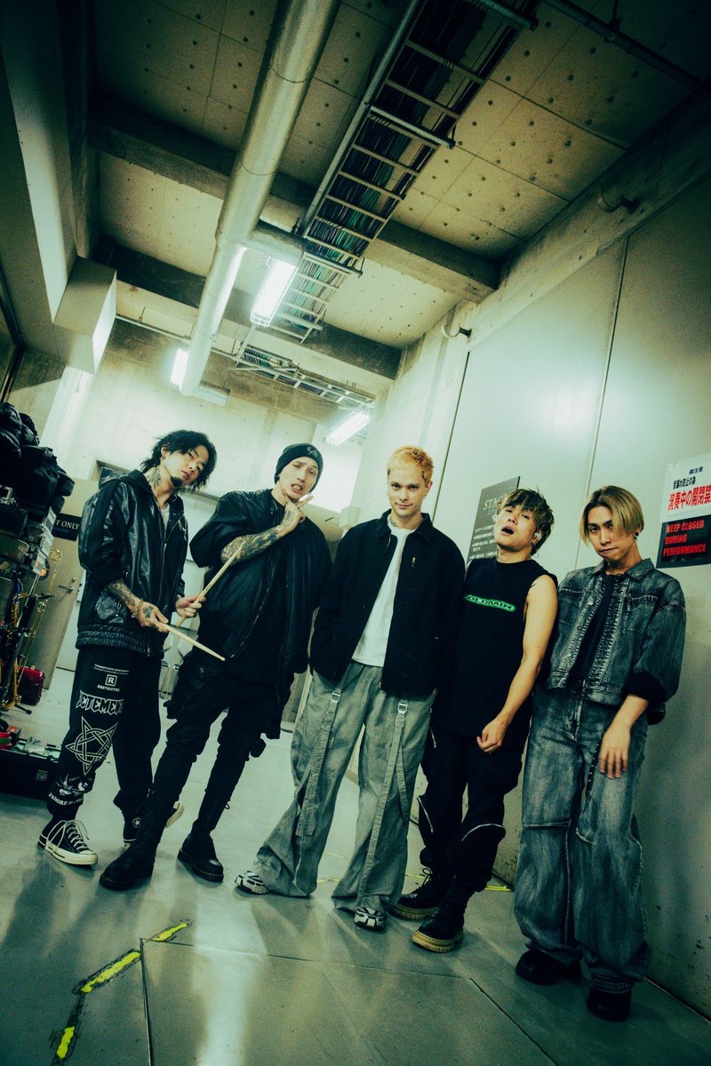 coldrain_jp's tweet photo. "HEY-SMITH TOUR “Goodbye To Say Hello”

一生友達！！

photo by @nekozephoto https://t.co/7HviZ4SuCZ