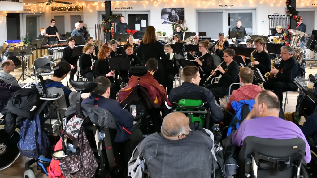 Ze zeggen ‘Muziek verbindt’. Nou, dat is zeker waar!
#mooisonenbreugel #demooisonenbreugelkrant #sonenbreugel #senb #gemeentesonenbreugel
 mooisonenbreugel.nl/l/38897