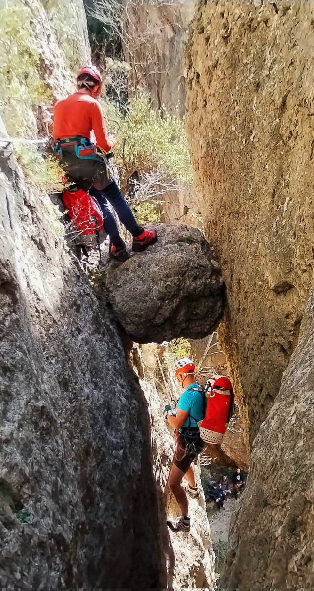 El Barranc del Racó d'en Marc està situat en el parc natural dels Ports molt a prop de l'àrea de lleure de la Vall (Mas de Barberans) #Montsià un paratge molt bonic
ca.wikiloc.com/rutes-descens-… és curt però molt tècnic amb passamans, guiats i ràpels fraccionats.