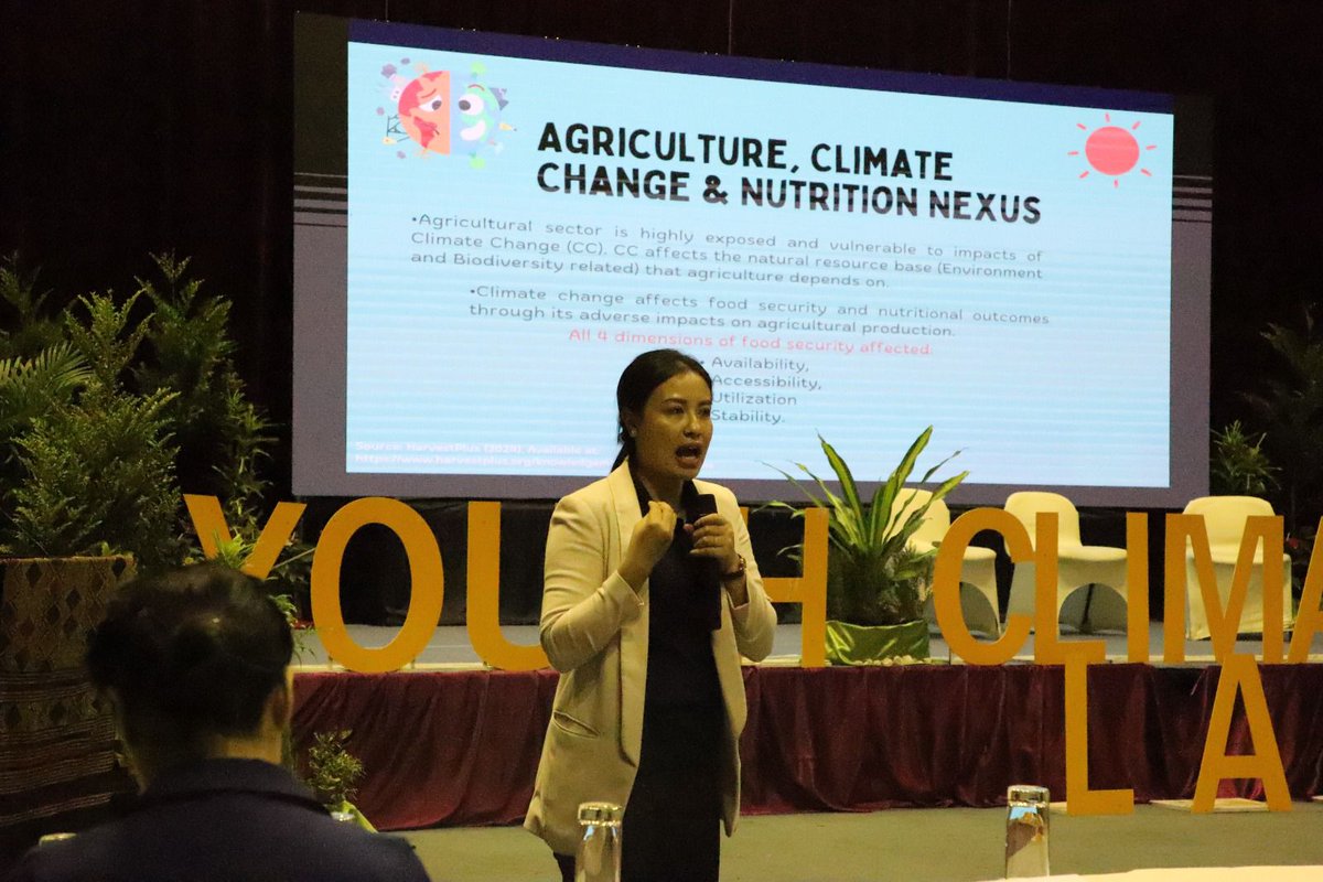WFPLaoPDR_CD's tweet image. Proud of @WFP #Laos nutrition officer Chansamai for taking an important role as a speaker during the Youth Climate Action Conference in Vientiane last week! She highlighted the link between agriculture, climate change&nutrition, and called for youth action. 💪@euinlaos @sci_laos