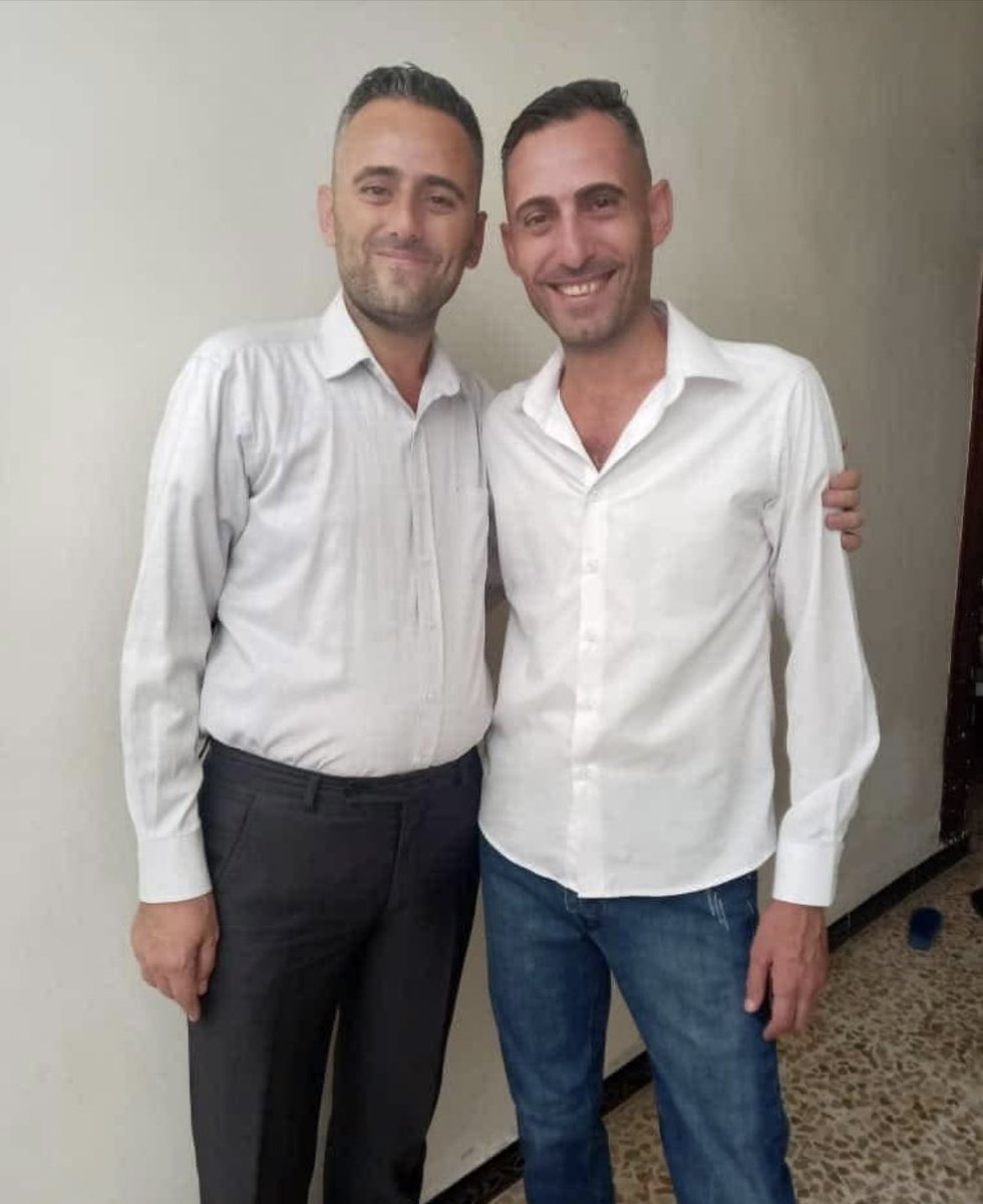 hasansvri's tweet photo. Suriye Azınlık Hakları Gözlemevi’ne göre başta Alevilere yönelik olmak üzere hak ihlalleri en yüksek seviyede. Humus ve Hama kırsallarında birçok saldırı/kaybolma rapor ediliyor.

Gözlemevi’ne göre silahlarını teslim etme merkezine giden 2 Alevi başlarından vurularak katledildi https://t.co/k7kdTW1eRj