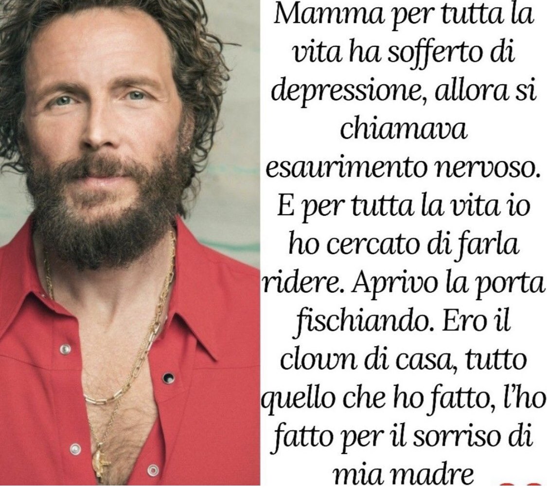 MohoNetwork's tweet photo. Crescere accanto a un genitore che lotta contro un dolore invisibile ti cambia. Ti costringe a diventare grande prima del tempo, a guardare il mondo con occhi attenti, a decifrare silenzi e assenze come fossero parole non dette. Il bambino che vive in una casa dove la tristezza si allunga come un'ombra diventa un osservatore silenzioso, un adulto in miniatura che misura ogni gesto, che si chiede cosa possa fare per rendere le cose un po' più leggere.

Si cresce con il cuore che batte a ritmo diverso, come se dovessimo sempre salvarli, i nostri genitori. Non importa quanto piccoli siamo, sentiamo il bisogno di diventare noi i grandi, quelli che riportano il sole nei giorni grigi, che trovano il coraggio di sorridere anche quando il mondo sembra un posto immobile. Forse è per questo che tanti bambini imparano presto a prendersi cura degli altri, a inventare gesti d’amore. Quelli che diventano custodi silenziosi della famiglia, come se il loro cuore avesse già capito che a volte amare significa farsi carico anche di un peso che non è il tuo.

Eppure, in tutto questo dolore, qualcosa di straordinario succede, cresci con una pelle sottile, capace di sentire tutto. Empatia, la chiamano, quella capacità di vedere il mondo con lo sguardo degli altri, di fermarsi e chiedere: “Come stai davvero?” perché sai cosa significa non sentirsi visti, non sentirsi capiti. Diventi forte senza saperlo, "un fiore nato in mezzo all'asfalto e al cemento".

Così, quando cresci impari a chiedere aiuto. Perché l’hai visto con i tuoi occhi, nascondere il dolore non lo cancella, non lo rende meno vero. È un'eredità silenziosa, capire che la fragilità non è un difetto, che chiedere aiuto non significa essere deboli, ma avere il coraggio di voler stare meglio.

Chi ha vissuto tutto questo, chi ha amato un genitore con una sofferenza grande, non dimentica. Quel bambino resta con te per sempre, con le sue risate inventate, con le storie sussurrate per portare un po’ di luce. Quel bambino ti insegna che ogni gesto conta, che ogni sorriso vale. Ti insegna che, anche se non puoi salvare qualcuno, puoi provare ad amarlo con tutto te stesso.

Con un amore profondo, con un senso di responsabilità che ti accompagna, con un cuore capace di leggere le sfumature della vita. Si cresce con la consapevolezza che, anche nei giorni più bui, un sorriso può diventare un rifugio. Perché forse, come Lorenzo diceva, tutto quello che facciamo, lo facciamo per il sorriso di chi amiamo. E forse quel sorriso, alla fine, guarisce anche noi.
