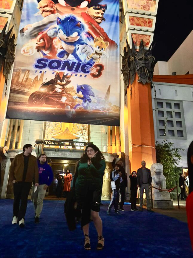 Erendearing's tweet photo. So lucky to have been invited to the premiere 💖 I love my job #SonicMovie3 #SonicTheHedgehog https://t.co/u5P8jYZave