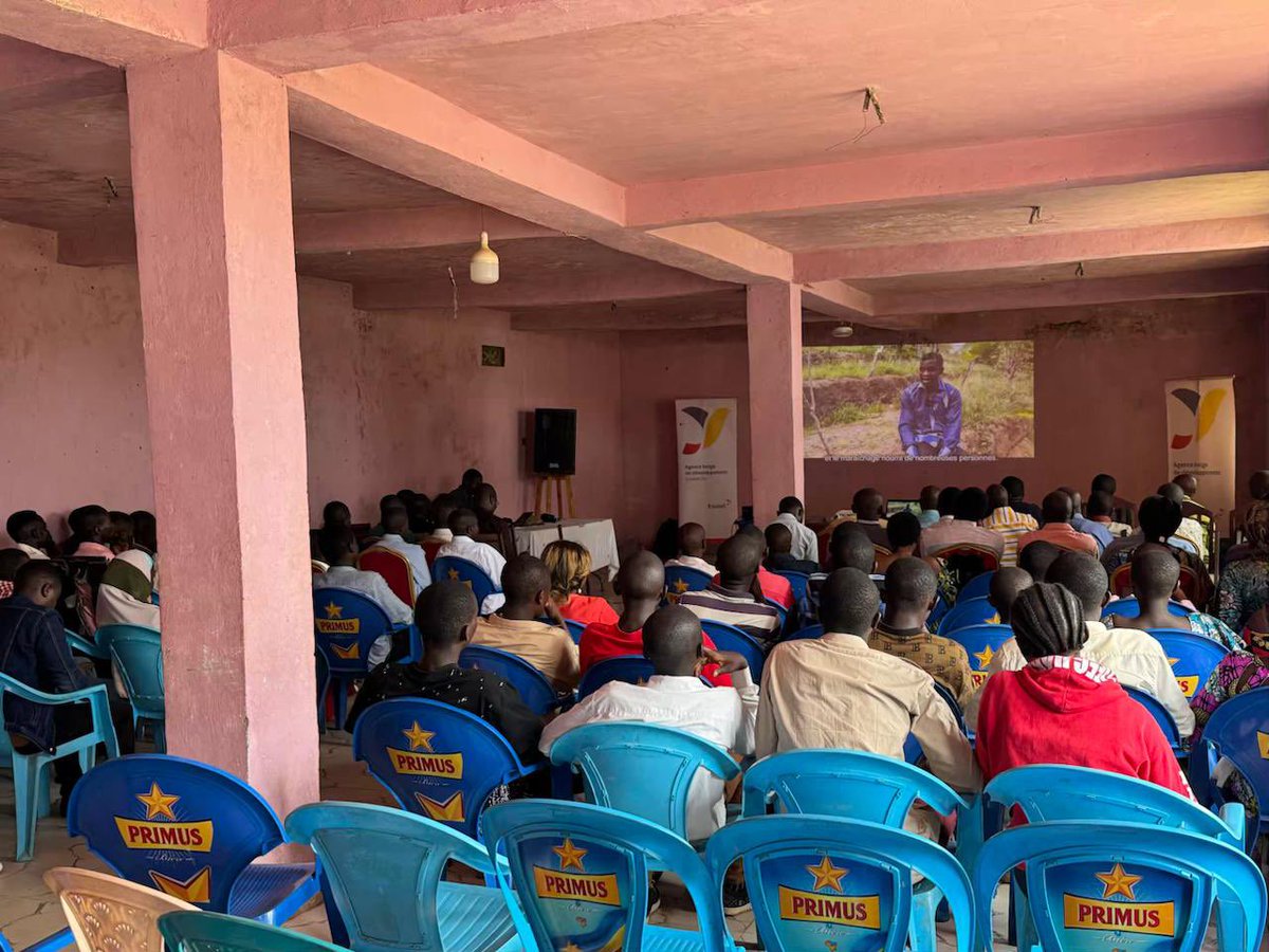 alimenterrerdc's tweet photo. L’aventure de la 8ᵉ édition du Festival AlimenTerre en #RDC continue ! Cette fois-ci, elle s’est déroulée dans le territoire de Nyangezi, au #SudKivu, où 300 personnes sont venues regarder le film #CultiverLavenir, grâce au soutien de @Enabel_en_RDC et de la #FOPAC/SUDKIVU. https://t.co/lZw6XXk5UP
