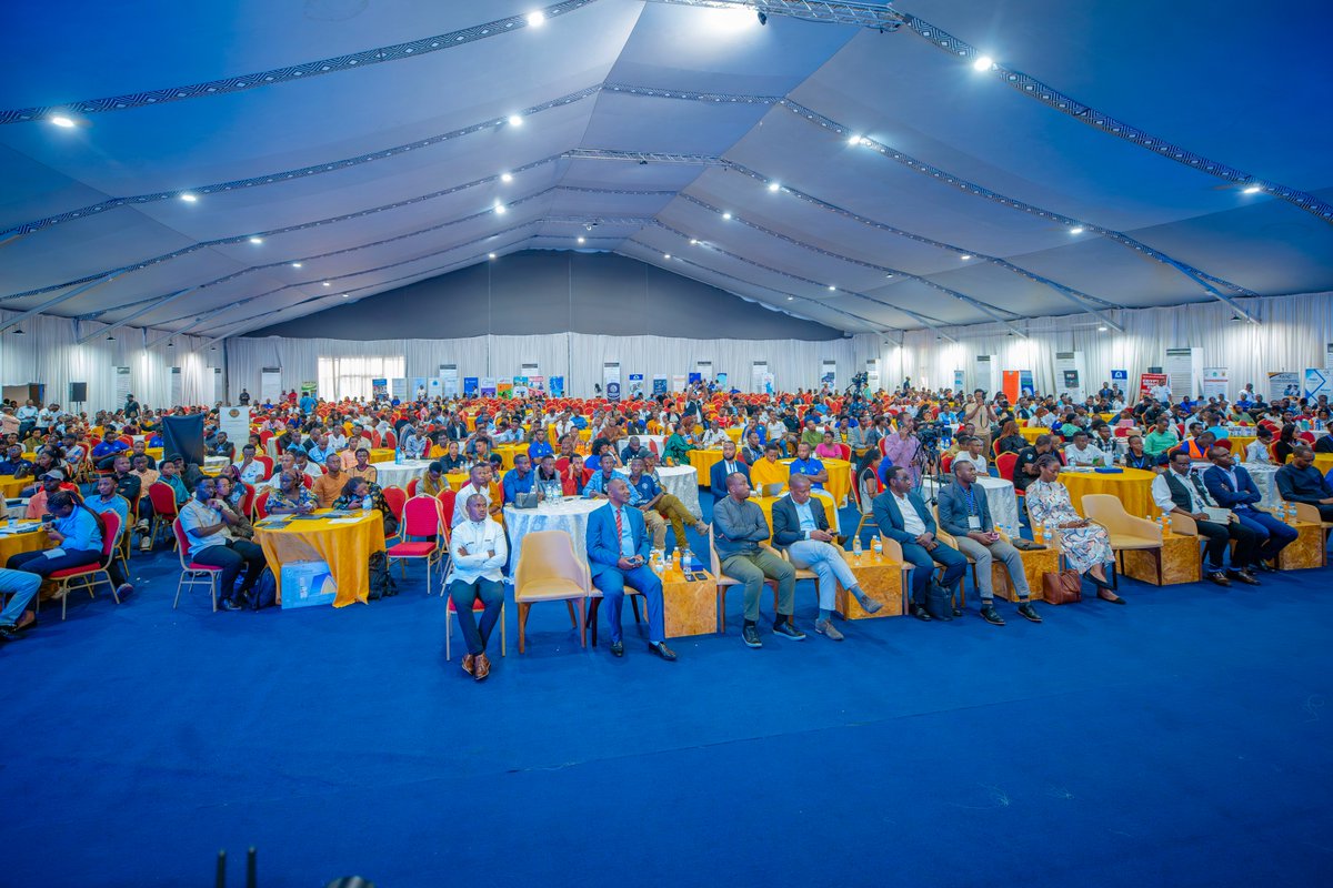 CityofKigali's tweet image. We sincerely thank our valued stakeholders for their contributions to the success of the 14th edition of Kigali #JobNet. 

This event brought together around 2,000 job seekers and 50 employers, providing a dynamic platform to tackle unemployment in the City of Kigali.

Learn more
