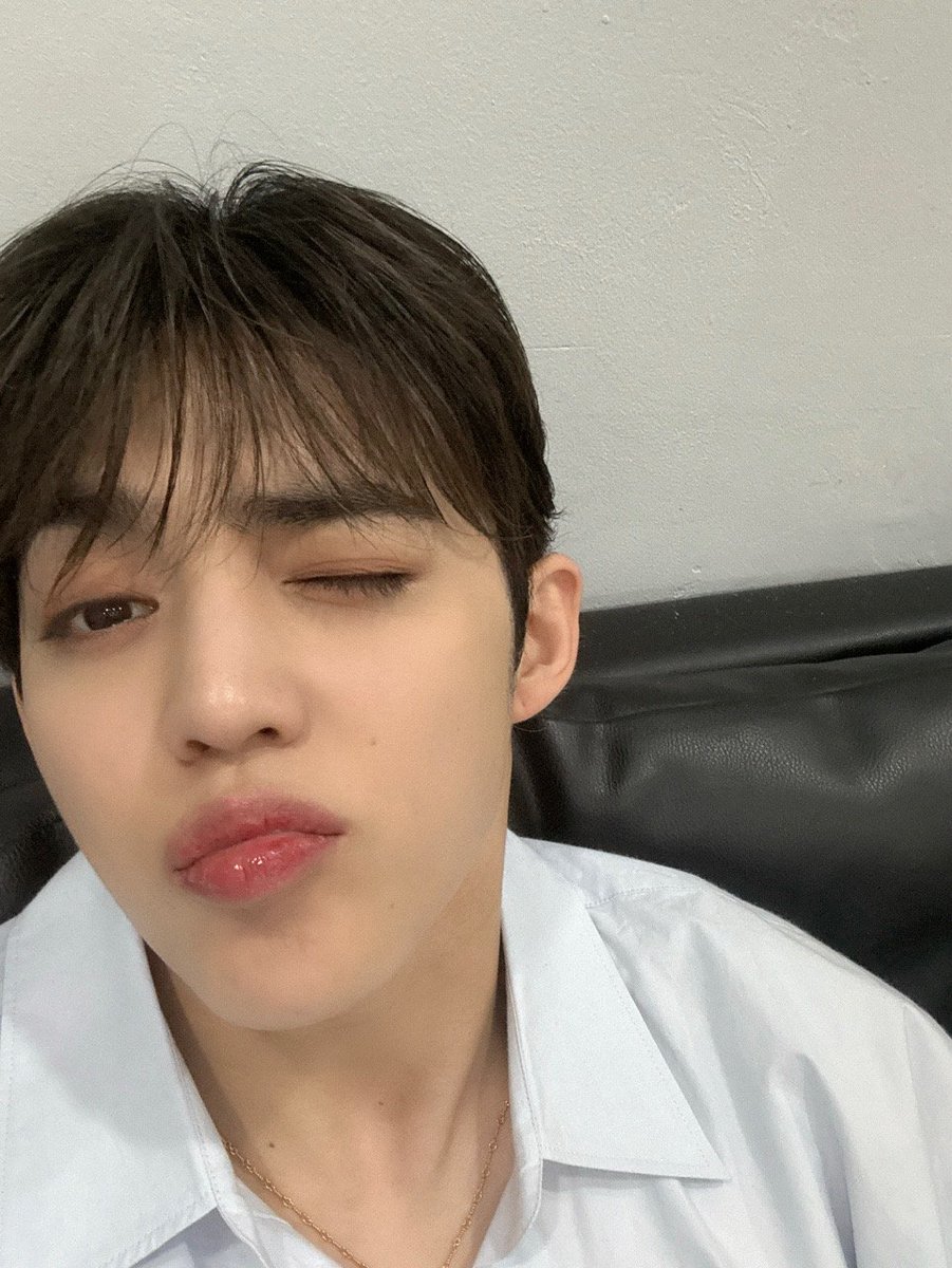 couphanfeed's tweet photo. 241217 weverse 🌟 #에스쿱스 #SCOUPS 

🍒 busy, busy https://t.co/38x2B9cRCZ