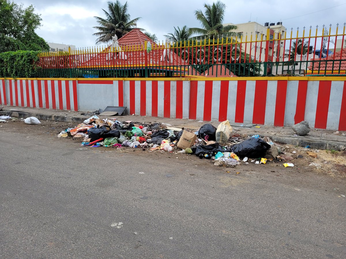 Tripti2060's tweet photo. Garbage burning next to Ayappa temple, Jagadish Nagar near our complex is worsening air quality (AQI), causing toxic smoke, and a spike in viral diseases like dengue
We seek immediate intervention for a cleaner, healthier environment. @BBMP_Cares @BBMPSWMSplComm 
 #BBMP #CleanAir https://t.co/0LhPKsKM0S
