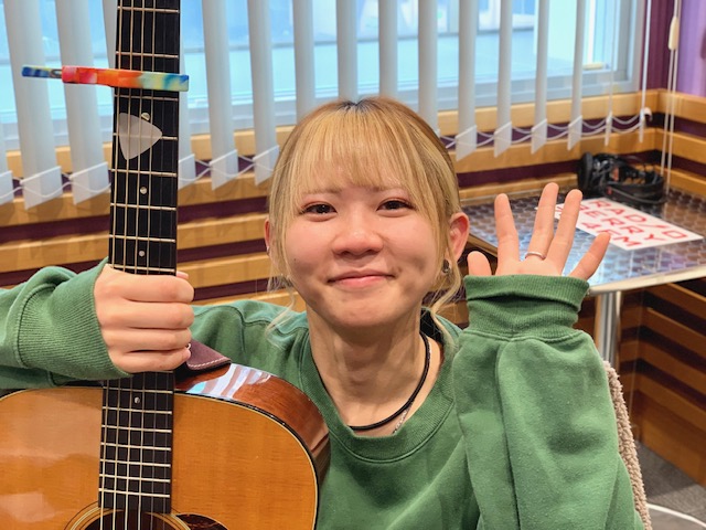 🌿 最終回 🌿 
『菜ノ葉。のオト』20時から

ついに来てしまいました最終回。
今日は菜ノ葉。の曲を弾き語りしますので
絶対に聞いてね！

▼RADIO BERRY（FM栃木76.4）  
berry.co.jp/nanohanooto/
▼radiko
radiko.jp/#!/ts/RADIOBER…

#ナノハノオト #rberry