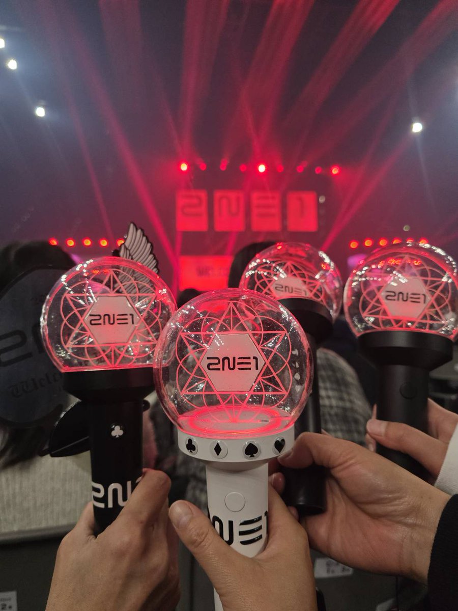 mami__bomb's tweet photo. 楽しすぎたーー！！！
最高でした
ありがとう♡

 # 2NE1 https://t.co/nGMrXgRFWN