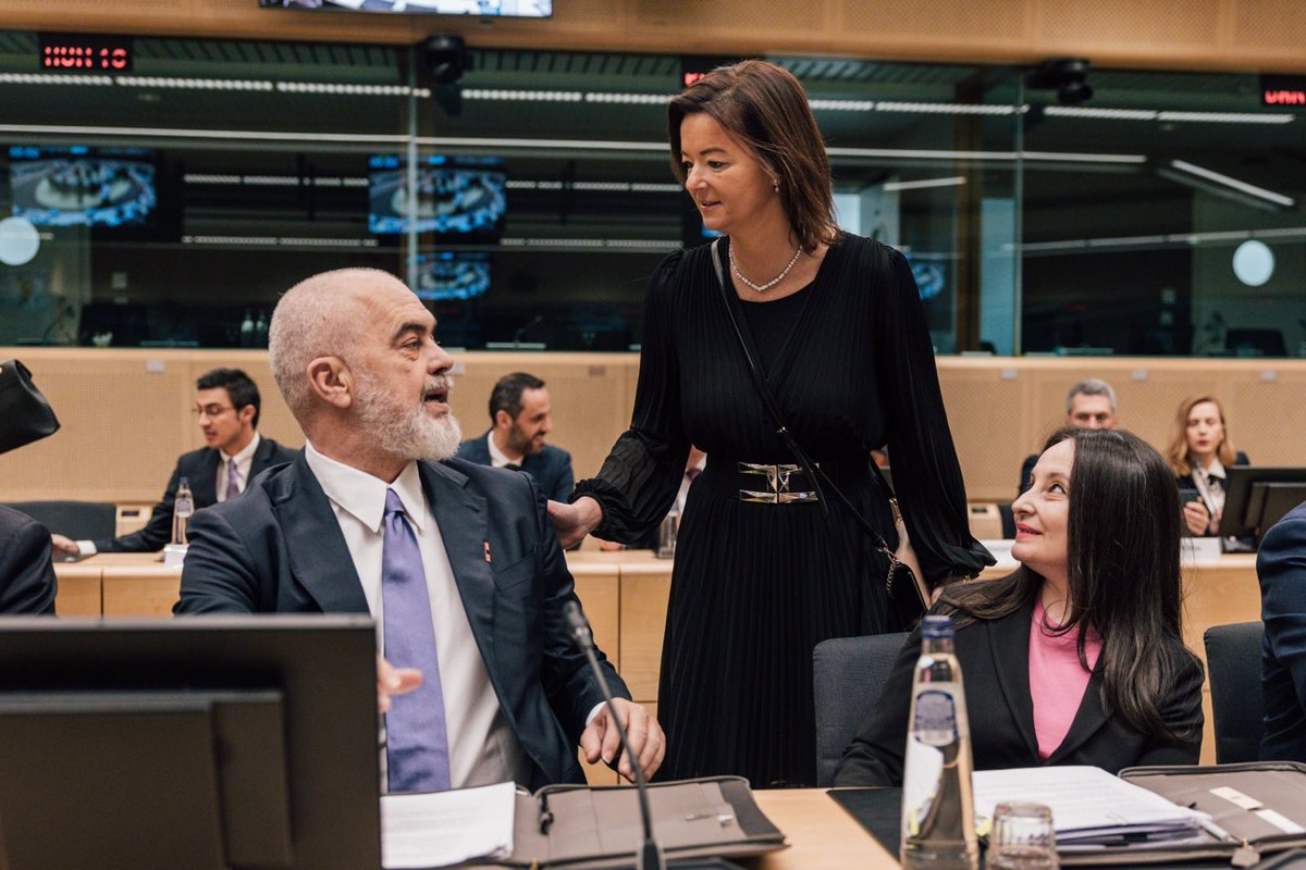 Minister <a href="/tfajon/">Tanja Fajon</a> on behalf of 🇸🇮, 🇦🇹 &amp; 🇪🇸 at the #EU - #Albania IGC: “Congratulations to #Albania on the opening of a new negotiating cluster. This success of 🇦🇱 in a relatively short time is a great sign for the future &amp; highlights 🇪🇺's renewed commitment to enlargement.”