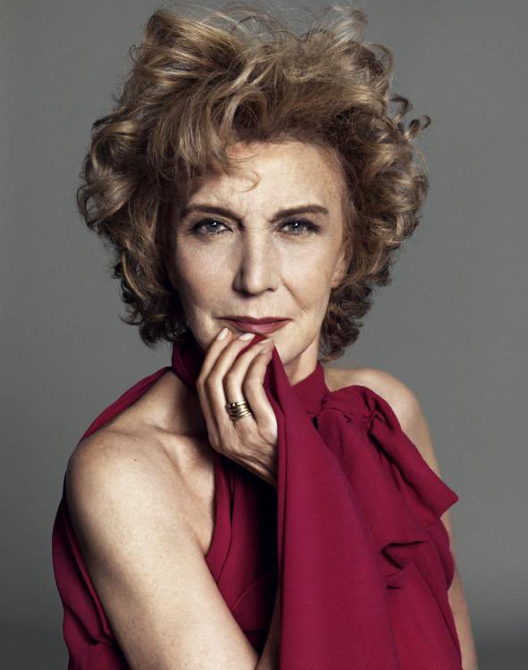 Fallece una leyenda, una presencia inmortal del cine español y más allá de sus fronteras.
Marisa Paredes tenía ese aura de mito, pero era también una mujer cercana, empática y siempre atenta hacia tu persona.
La vamos a echar muchísimo de menos.
Un abrazo muy grande a toda su