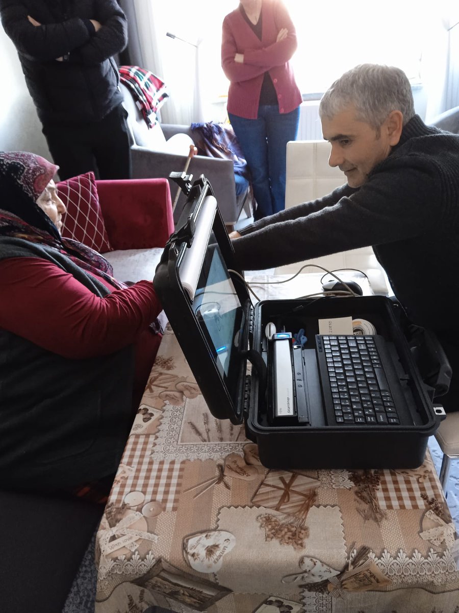 Müdürlüğümüze gelemeyecek durumdaki vatandaşlarımızın Türkiye Cumhuriyeti Kimlik Kartı başvurularını #ANH kapsamında gezici kayıt terminali ile almaya devam ediyoruz #HayatınızınHerAnında yanınızdayız.
 <a href="/edizsurucu/">Ediz Sürücü 🇹🇷🇹🇷🇹🇷</a>
 <a href="/tanert42/">Taner Tengir</a> <a href="/Skochisar_Kymkm/">Şereflikoçhisar Kaymakamlığı</a> <a href="/MustafaGungorlu/">Mustafa GÜNGÖRLÜ</a> @ozlemoguztoy