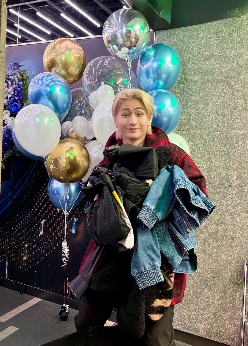 昨日猪狩がライブ観に来たから、 お下がりの洋服あげたらめっちゃ喜ん