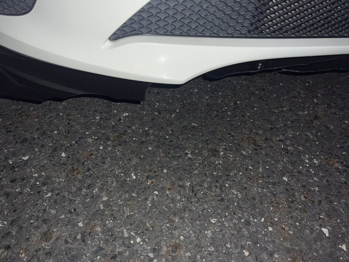 CLA180_TeTo's tweet photo. 実はCLAのフロントスポイラーが引っかかって吹っ飛びまして、新しい物を付けました✨
何用のスポイラーか分かりますか?
ある日本車の専用スポイラーです
#CLA180 #c117 #メルセデス
#メルセデス・ベンツ
#車好きな人と繋がりたい
#DIY https://t.co/HwSDRgSAOm