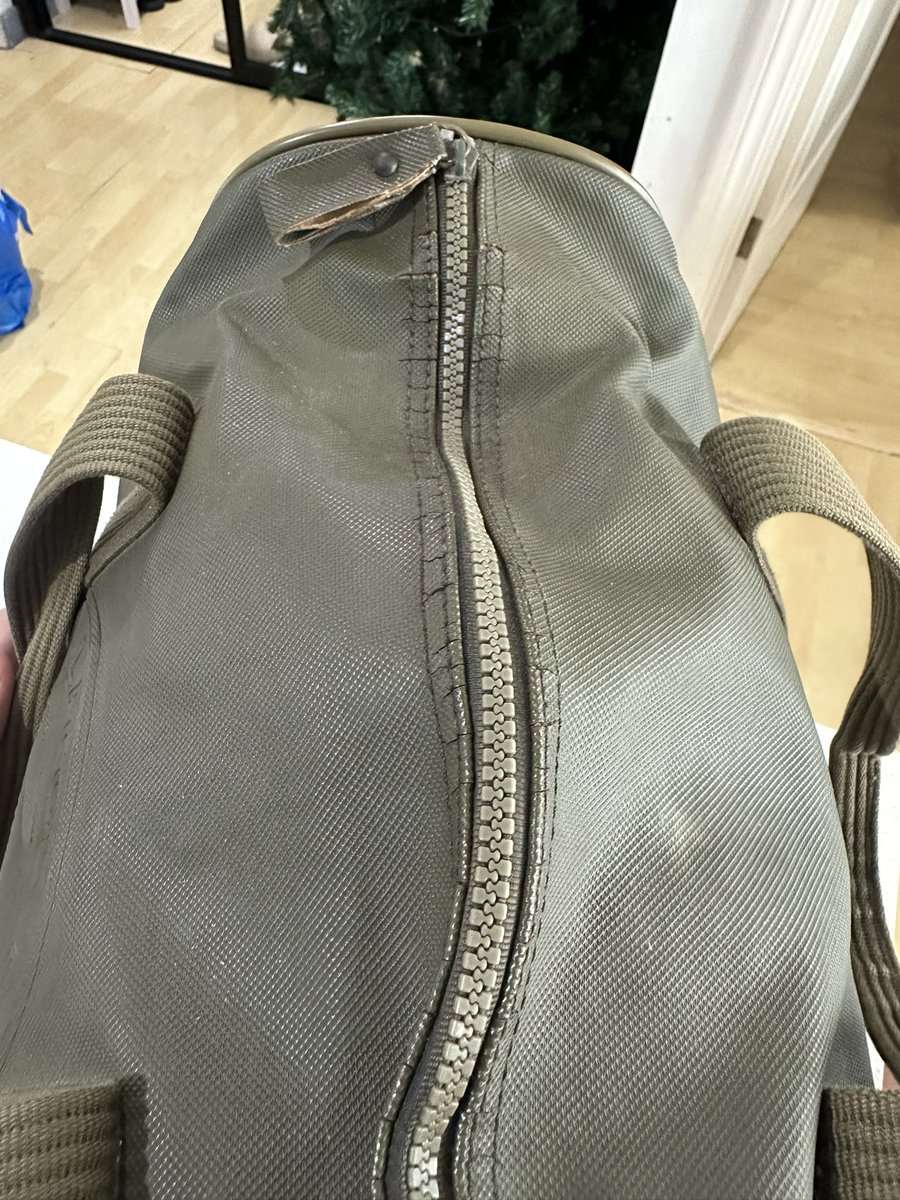 Snuggthreads tweet media