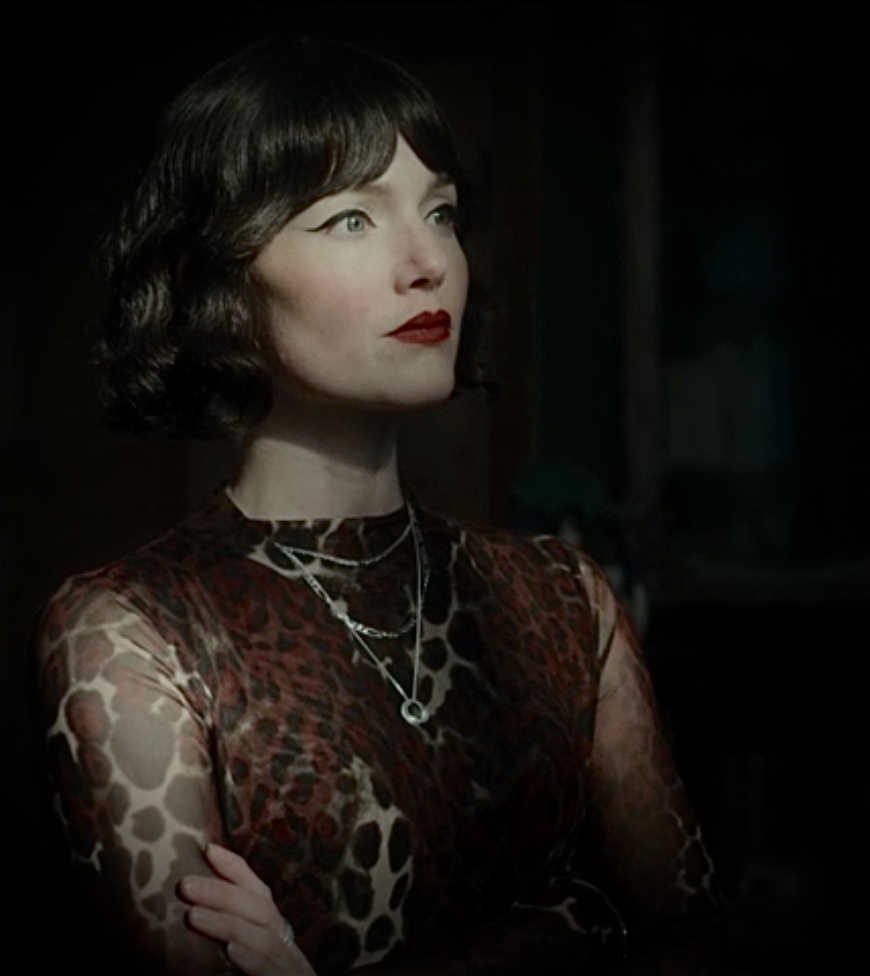GingerBriq's tweet photo. Always beautiful as Robin and stunning as Jessica Robins. https://t.co/IBbm9DGE71