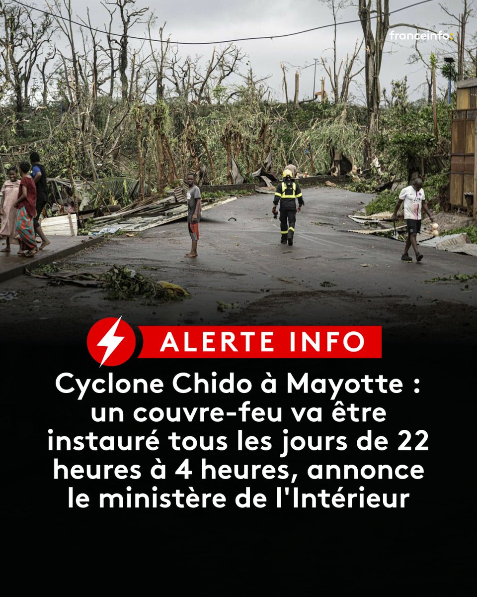 franceinfo's tweet photo. 🔴 ALERTE INFO

Trois jours après le passage du cyclone Chido à Mayotte, l'Etat répond au désastre. https://t.co/YYRJDT5UyF