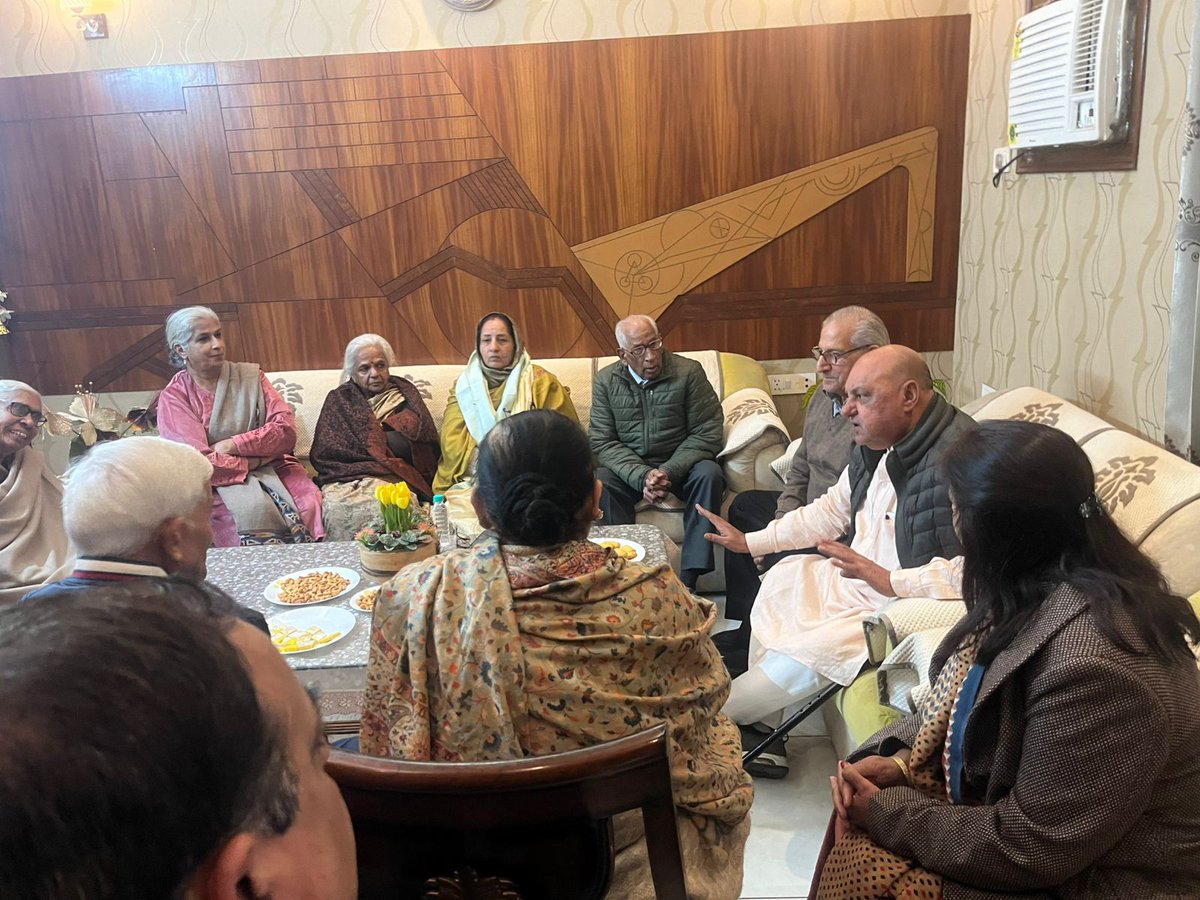 ਲੁਧਿਆਣਾ ਪੱਛਮੀ ਦੇ ਵਾਰਡ 61 'ਚ ਮਾਇਆ ਨਗਰ ਵਿਖੇ ਆਮ ਆਦਮੀ ਪਾਰਟੀ ਦੇ ਉਮੀਦਵਾਰ ਡਾ. ਸੁਖਚੈਨ ਕੌਰ ਗੋਗੀ ਜੀ ਦੇ ਹੱਕ 'ਚ ਮਟਿੰਗ ਕਰ ਆਗਾਮੀ ਨਗਰ ਨਿਗਮ ਚੌਣਾਂ ਲਈ ਇਲਾਕੇ ਦੇ ਸਮੂਹ ਪਰਿਵਾਰਾਂ ਨੂੰ ਲਾਮਬੰਦ ਕਰਦੇ ਹੋਏ #GurpreetGogi #LudhianaWest #AamAadmiParty