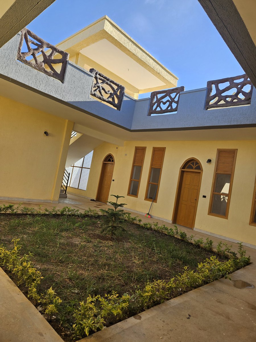 EcotectureLtd's tweet photo. 14no.Ministers villas at Filtu, Ethiopia sitting on 40acres are designed to have a green courtyard with indegious trees, wind catcher, flat roof with pergola, rainwater harvesting tanks coupled with cladding using local materials. https://t.co/Cflz6zOLH1