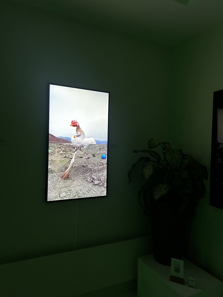 Today is the last day to view the ‘Soft Mutations’ exhibition at <a href="/ArtverseParis/">Artverse</a>! 

Below: 'Narrative underdevelopment' by <a href="/__scerbo__/">Scerbo</a> (video), 1/1 available for 2400 XTZ
