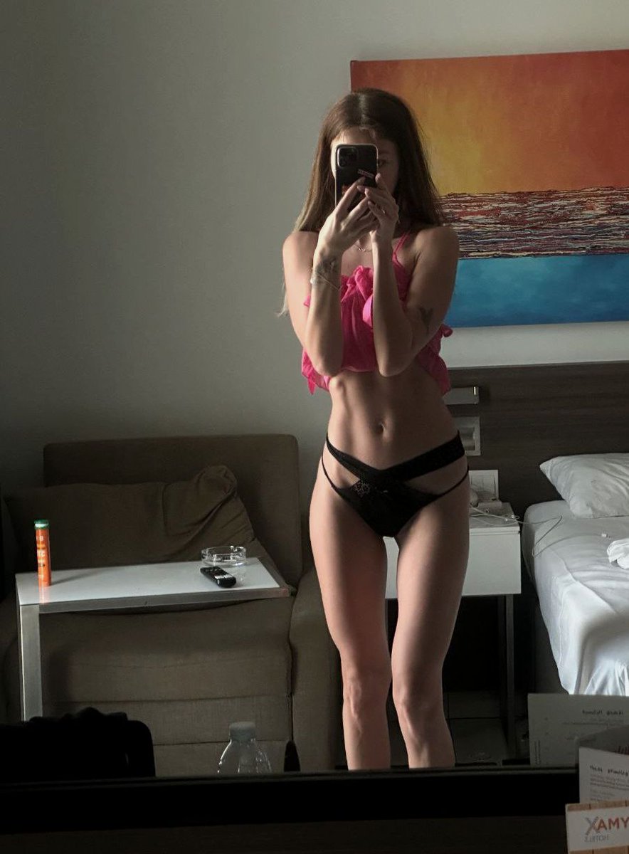 MiaDiamondLove's tweet photo. Comment "🔥" for a one-time sneak peek, don’t miss it! https://t.co/pLzcuhzoTf