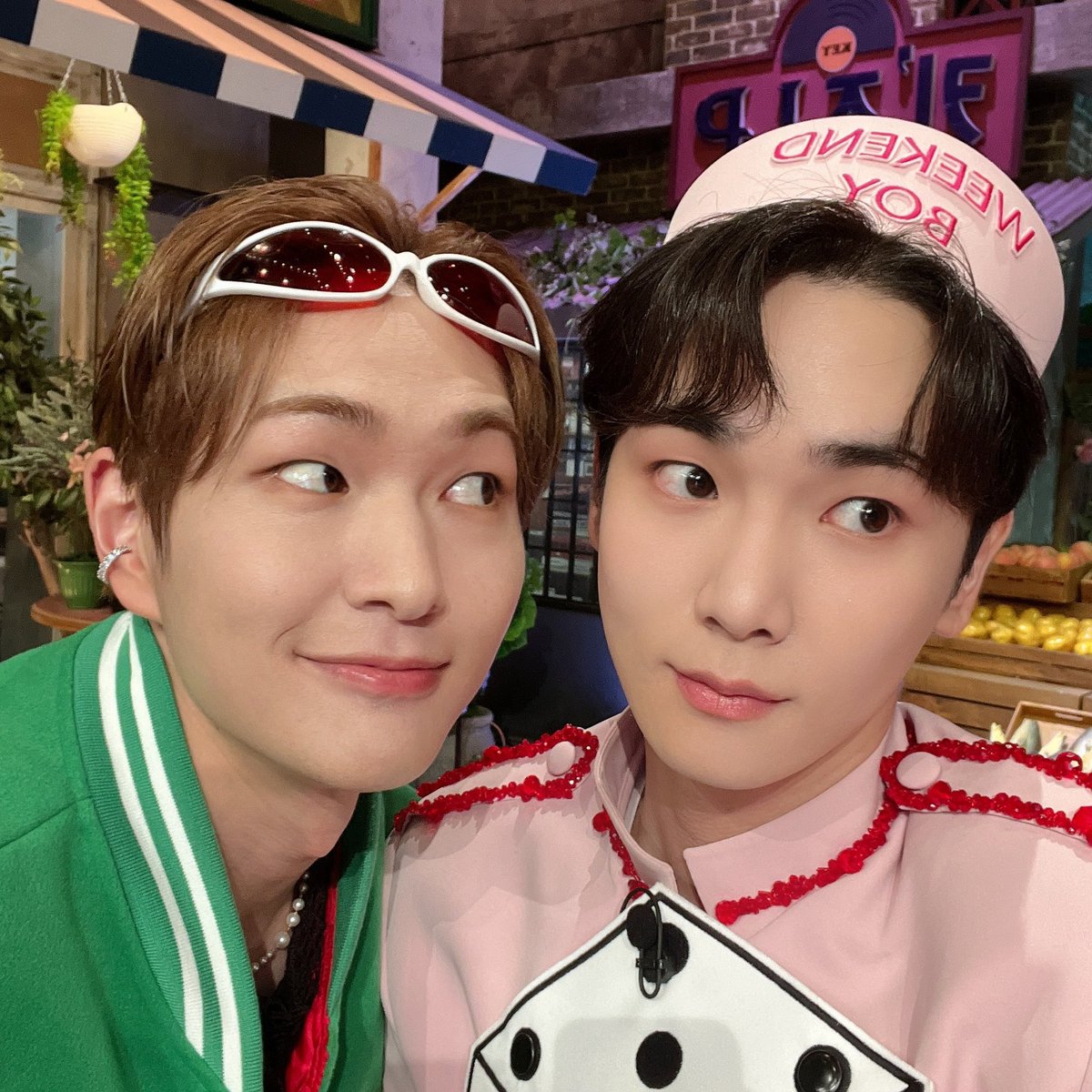 freakeystein's tweet photo. The filming was for 'Friends Special' episode and Onew appeared as Key's friend, showing off SHINee's unwavering friendship. The said filming is scheduled to broadcast on 28th (December). 

jinkibum nation we cheered😭🙌🏻 https://t.co/UdeCBJxj4V