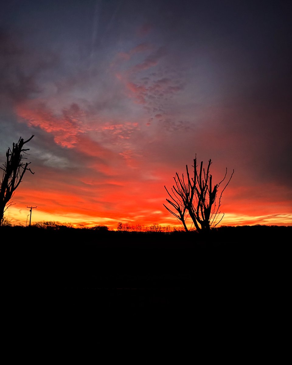 Lincoln_Retreat's tweet photo. December sunrise @retreat ๐ก๐
#Holiday2025 #greatlocationbreak #beautifulskyline #relaxingbreak #breakaway https://t.co/jajP2aINtu
