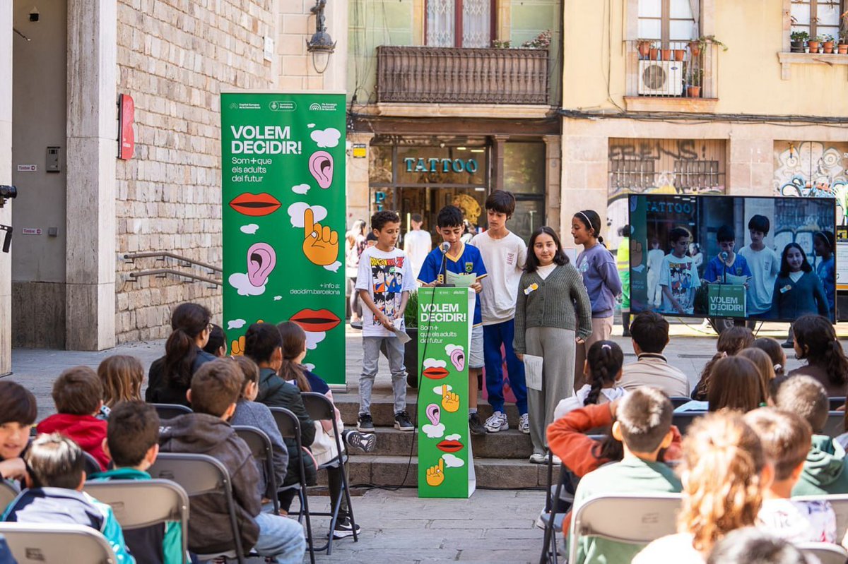 Pla Estratègic Metropolità de Barcelona (PEMB) (@pembarcelona) on Twitter photo ✨ Barcelona culmina la seva etapa com a primera Capital Europea de la Democràcia (ECoD), marcant una fita en innovació participativa i democràtica.
🚀 Amb més de 100 activitats i 20.000 participants, s’han abordat els grans reptes actuals.
En parla <a href="/angelaprecht/">angela precht</a> al blog ✍️⤵️ ✨ Barcelona culmina la seva etapa com a primera Capital Europea de la Democràcia (ECoD), marcant una fita en innovació participativa i democràtica.
🚀 Amb més de 100 activitats i 20.000 participants, s’han abordat els grans reptes actuals.
En parla <a href="/angelaprecht/">angela precht</a> al blog ✍️⤵️