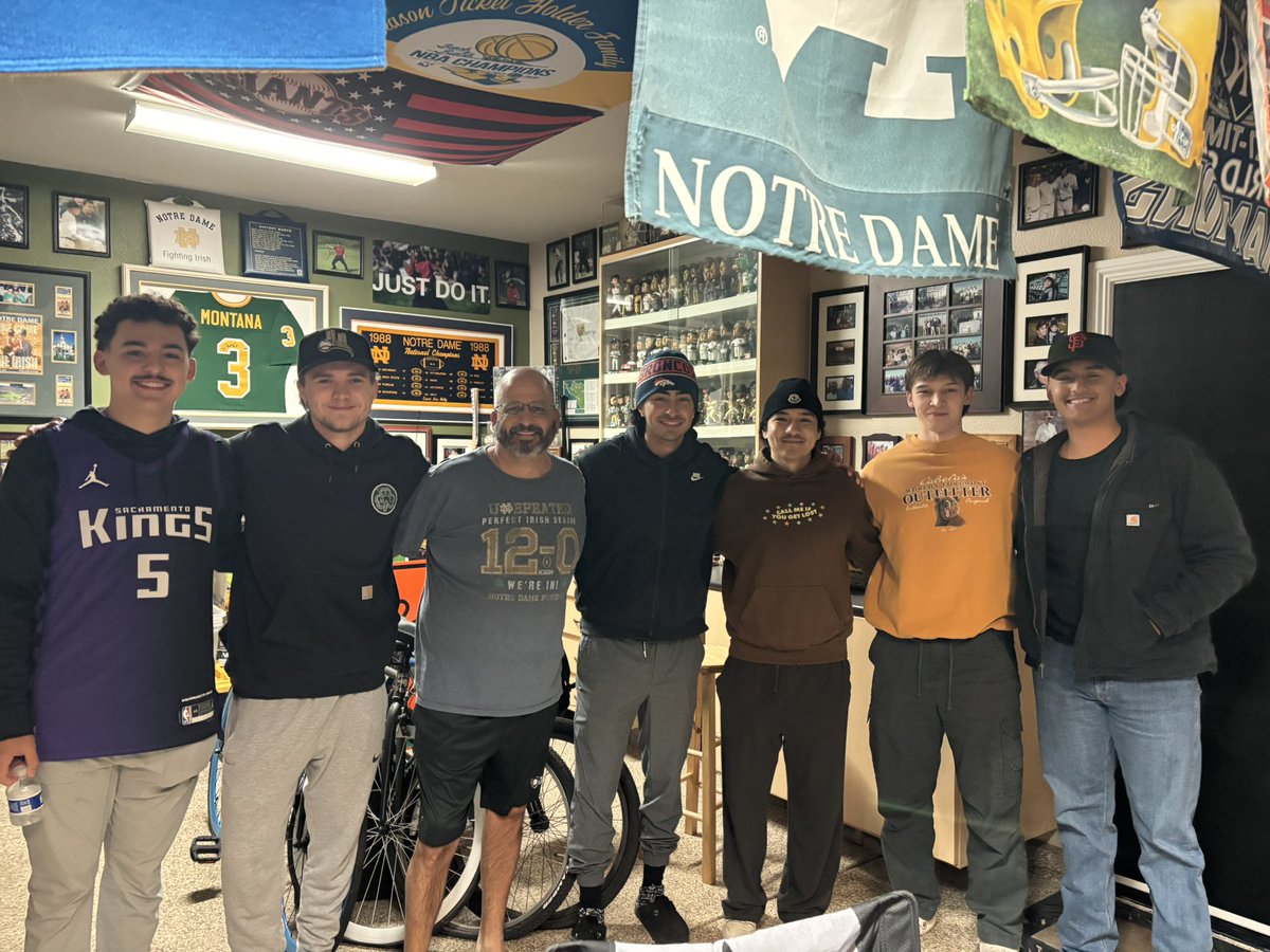 EdPerry67's tweet photo. Always said baseball is more then a game. Friendships, Brotherhood, 4 Life! #๐บโพ๏ธ #DโsPokerโฆ๏ธnight
#3claps๐๐ผ๐๐ผ๐๐ผ https://t.co/78b1PWL2cO