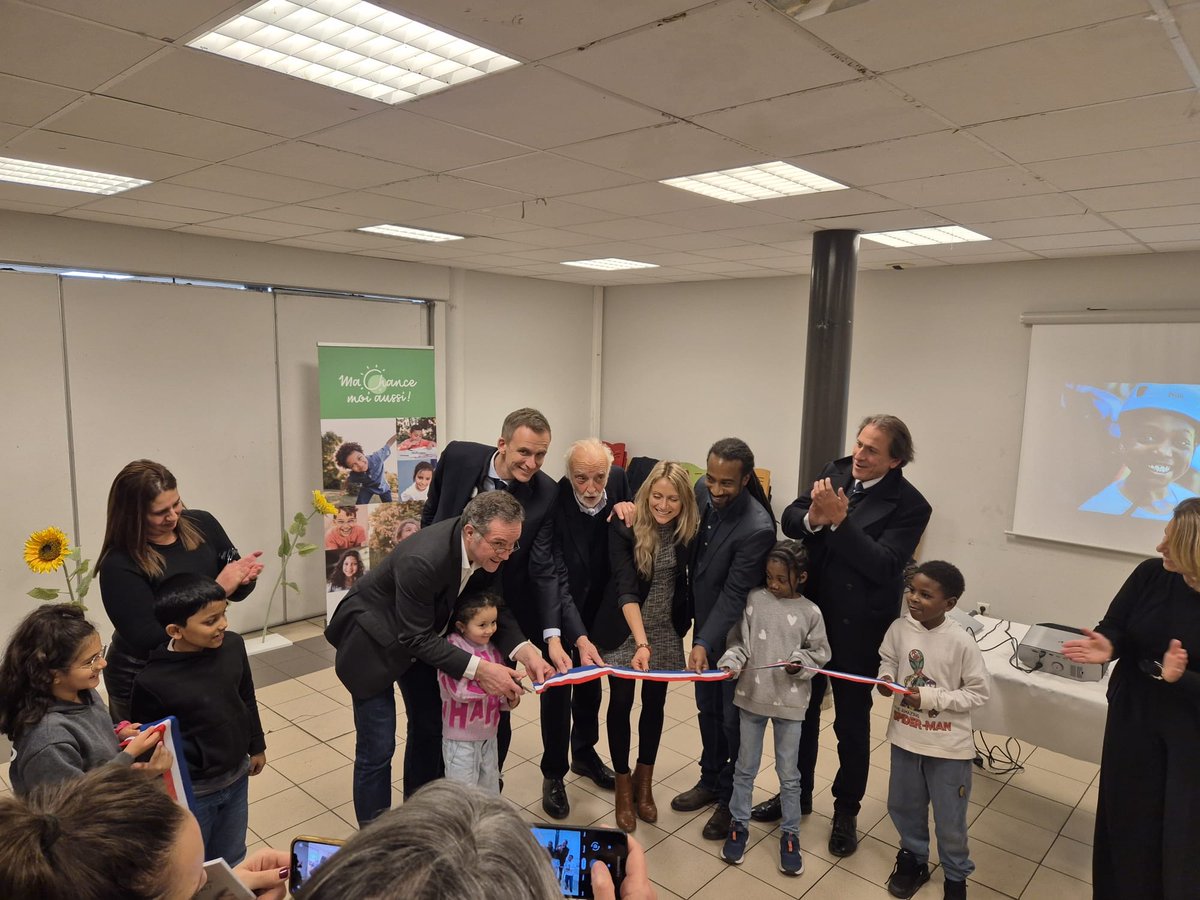 Préfète de l'Essonne 🇫🇷 (@prefet91) on Twitter photo 📸Inauguration de l'association "Ma Chance Moi Aussi" en présence du sous-préfet de Palaiseau.
L'État, lors de cet événement, réaffirme son soutien à l'émancipation par l'éducation 🎒 📸Inauguration de l'association "Ma Chance Moi Aussi" en présence du sous-préfet de Palaiseau.
L'État, lors de cet événement, réaffirme son soutien à l'émancipation par l'éducation 🎒