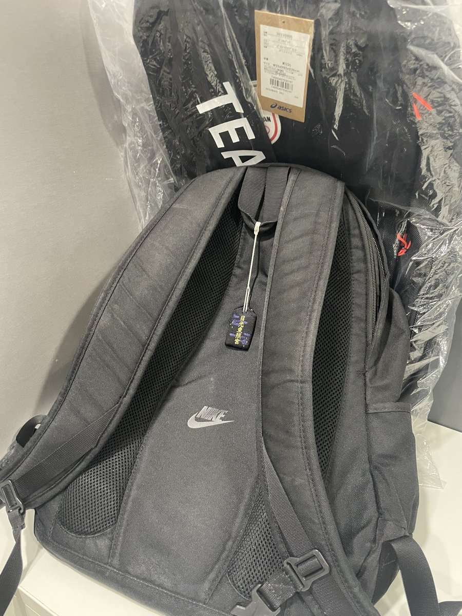 カルロス監督に会いにFCバルセロナへ。
オリンピックの時にプレゼントした日光東照宮の勝ち守りをバルサのカバンにもつけてくれてました⛩