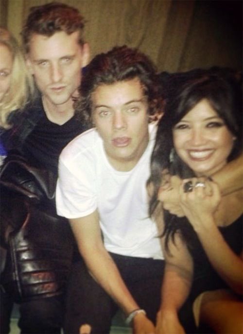 esnylor's tweet photo. in another life i’m a tumblr girl partying with fbh https://t.co/1Qwa5QzRS5
