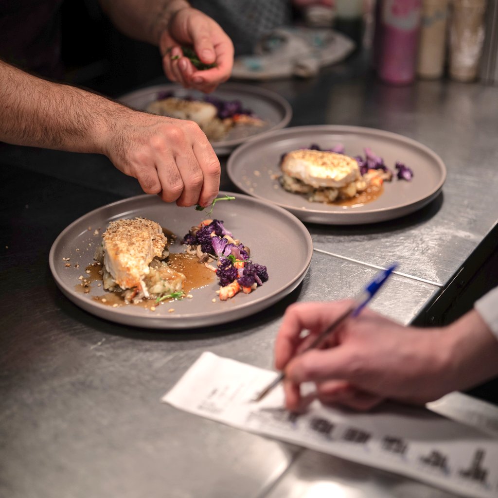 TUESDAY! We're open for Dinner this evening from 5pm, with fresh Wrights of Marino Seafood, Higgins Family Butchers Steaks, Sweet Treats, fabulous Cocktails and a stellar Wine List 🍷